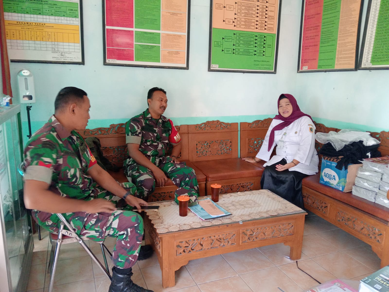 Babinsa Koramil 21/Juwiring Jalin Komunikasi Dengan Perangkat Desa Taji, Perbarui Data Teritorial