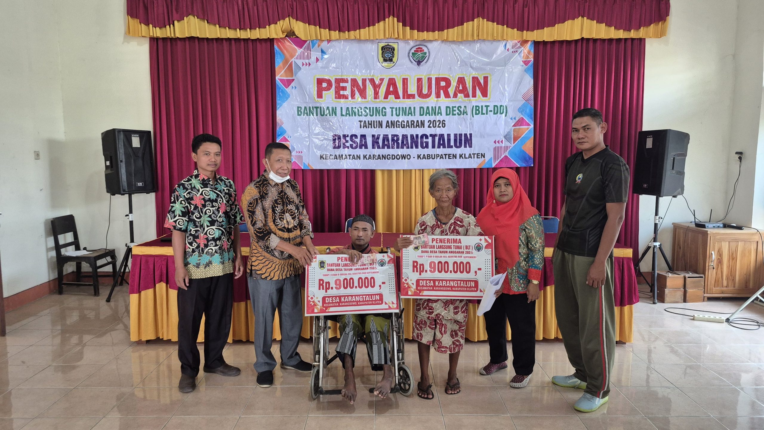 BLT Dana Desa Karangtalun Disalurkan, Babinsa Dampingi Penyaluran Untuk Warga Kurang Mampu