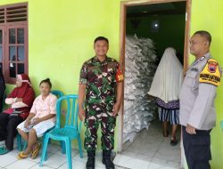 Babinsa Koramil 07/Wedi Monitoring Penyaluran Bantuan Beras Di Desa Melikan
