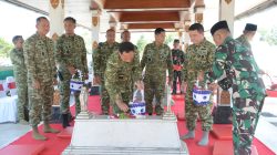 Pangdam IV/Diponegoro Dampingi Panglima TNI Ziarah ke Makam Pangsar Jenderal Sudirman Pangdam IV/Diponegoro Dampingi Panglima TNI Ziarah ke Makam Pangsar Jenderal Sudirman