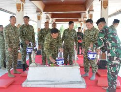 Pangdam IV/Diponegoro Dampingi Panglima TNI Ziarah ke Makam Pangsar Jenderal Sudirman