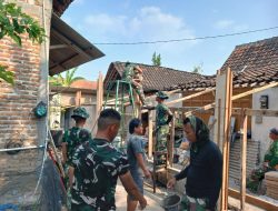 Satgas TMMD Bersama Warga Dukung Pengerjaan Rumah Tidak Layak Huni