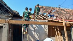 TNI dan Masyarakat Bergotong Royong Dalam Program RTLH di Trucuk