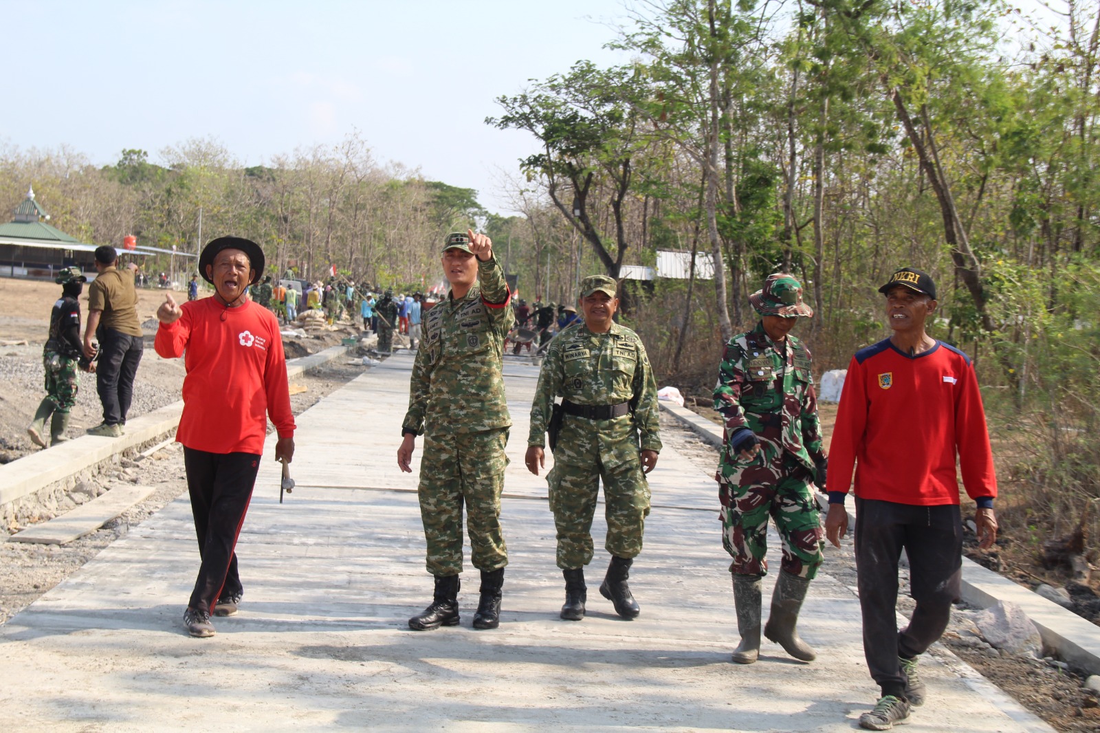 TMMD Reguler ke-130 Kodim 0723/Klaten, Betonisasi Jalan Trucuk Dikerjakan Bersama TNI dan Warga