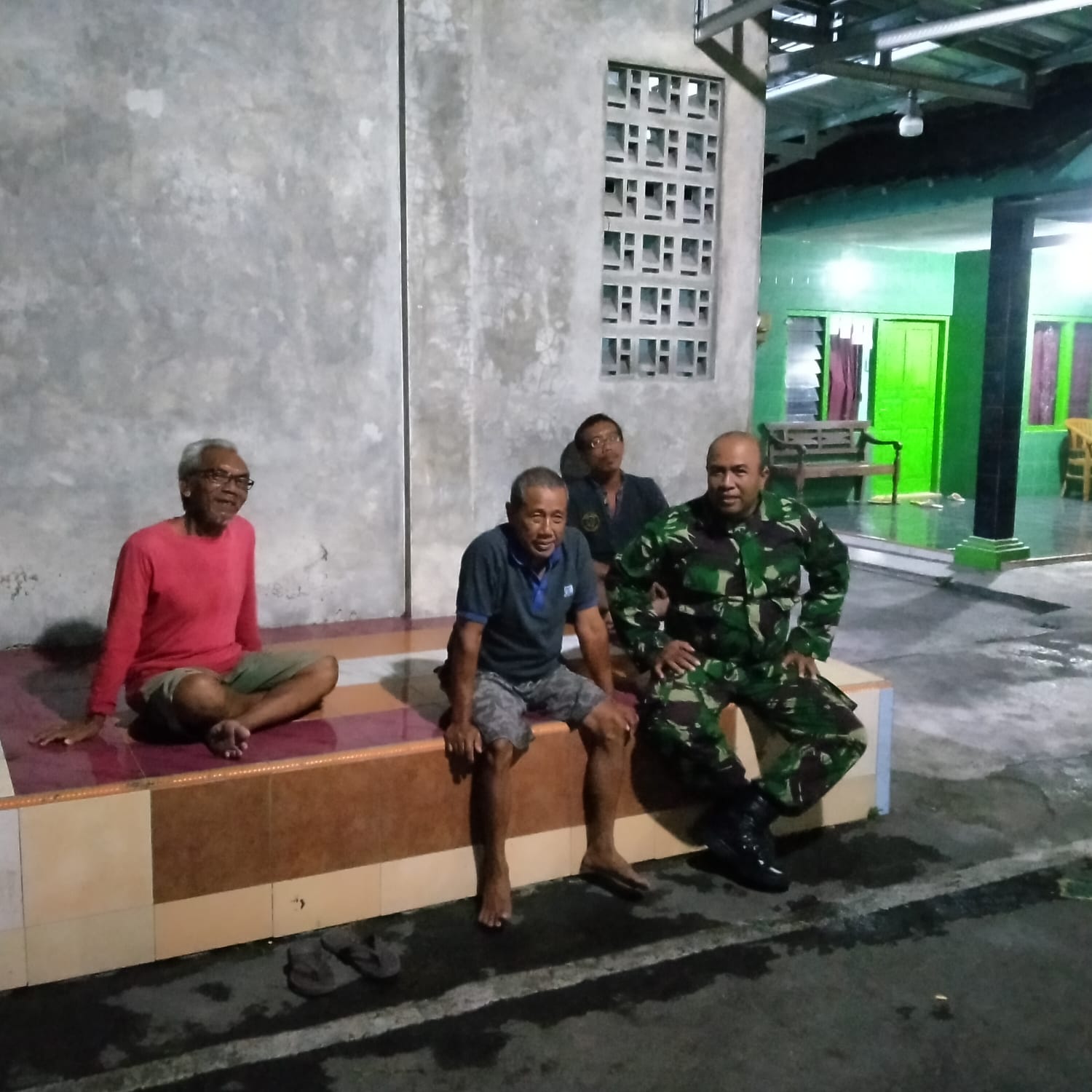 Babinsa Jonggrangan Perkuat Komsos Dan Patroli Wilayah Jaga Keamanan Desa