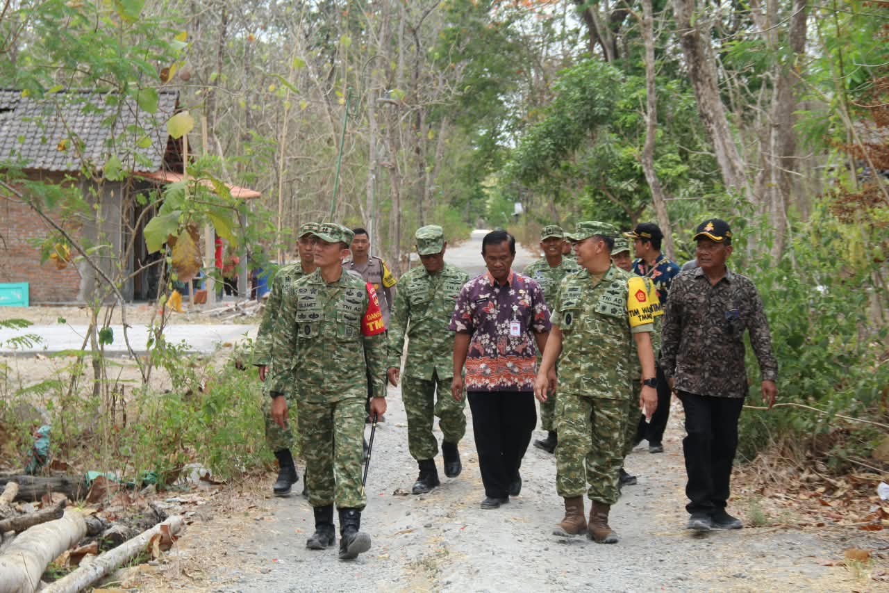 Dorong Infrastruktur Desa dan Kesejahteraan Warga Trucuk, Wasev Mabesad Tinjau TMMD Kodim 0723/Klaten