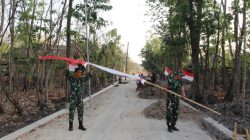 Pemasangan Umbul-Umbul Warnai Persiapan TMMD Reguler ke-130 di Desa Trucuk Klaten