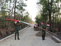 Pemasangan Umbul-Umbul Warnai Persiapan TMMD Reguler ke-130 di Desa Trucuk Klaten