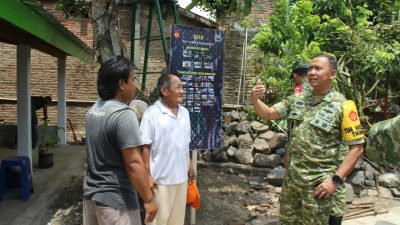 Brigjen TNI Yudi Pranoto Jalin Komunikasi dengan Warga saat Kunjungan Wasev TMMD di Trucuk