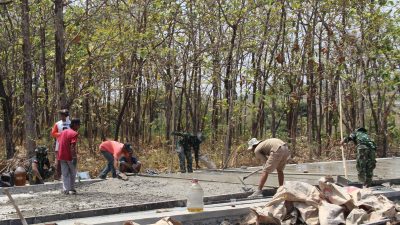 Kebersamaan Satgas dan Warga Jadi Cerita di Balik Jalan Beton Trucuk
