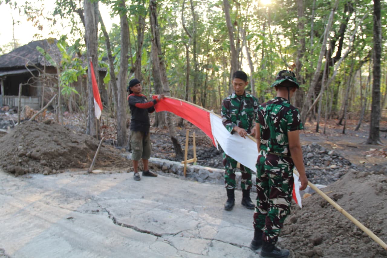 Gotong Royong Warga Desa Trucuk Dukung Persiapan Pembukaan TMMD Reguler ke-130