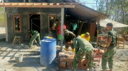 Kebersamaan Satgas TMMD dan Warga Bangun RTLH, Wujud Nyata Kemanunggalan TNI dengan Rakyat