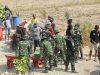 Gotong Royong Warga Dukung Kelancaran Pembangunan Jalan TMMD di Trucuk