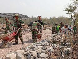 Pembangunan Talud Jalan TMMD Kodim Klaten di Desa Trucuk Perkokoh Kebersamaan TNI dan Warga