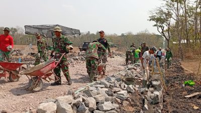 Pembangunan Talud Jalan TMMD Kodim Klaten di Desa Trucuk Perkokoh Kebersamaan TNI dan Warga