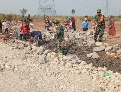 Danramil Kapten Inf Widoyo Turun Langsung Bangun Talud, Semangat Gotong Royong TMMD Menguat