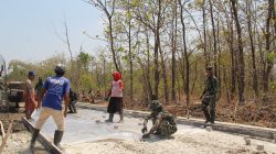 Rasa Bangga Warga Mengiringi Pembangunan Jalan Beton Di Trucuk