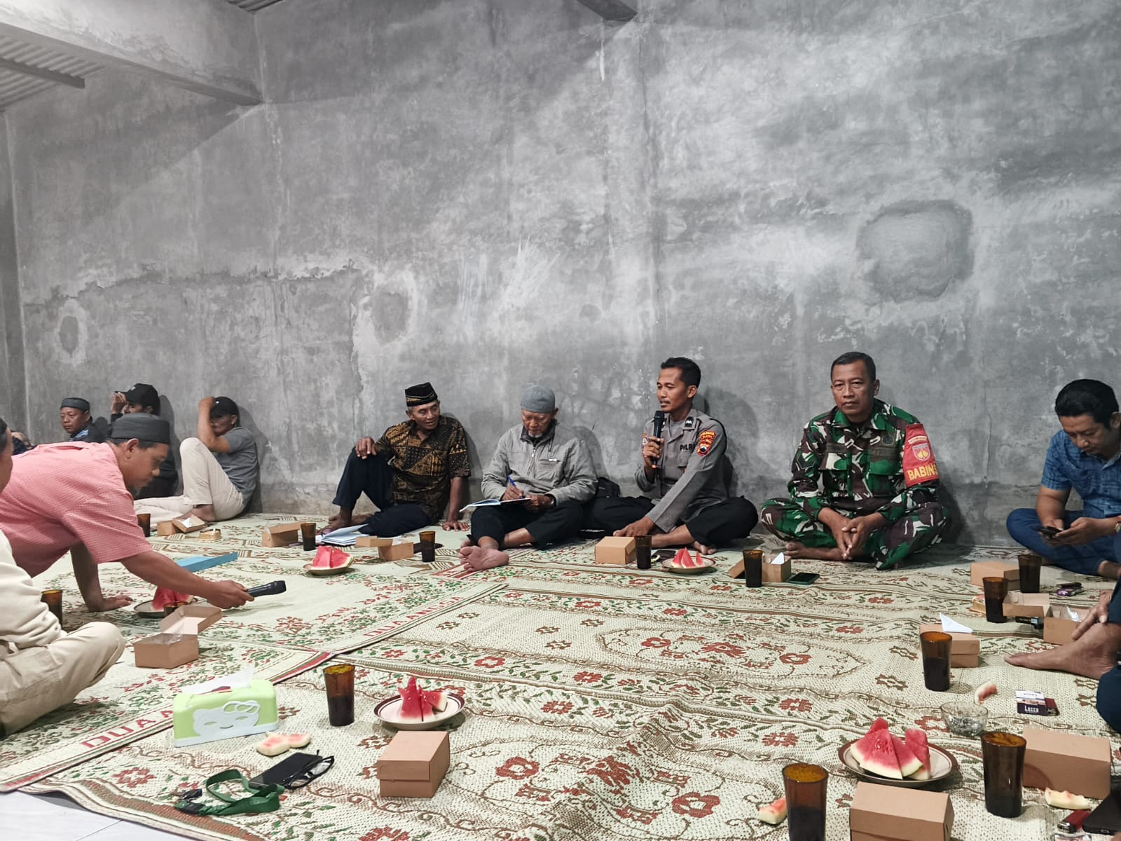 Babinsa Bentangan Patroli Wilayah dan Hadiri Paguyuban RT/RW, Perkuat Keamanan serta Sinergi Pembangunan