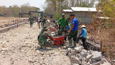 Warga Berharap Talud Jalan Memberi Manfaat Jangka Panjang Warga Berharap Talud Jalan Memberi Manfaat Jangka Panjang