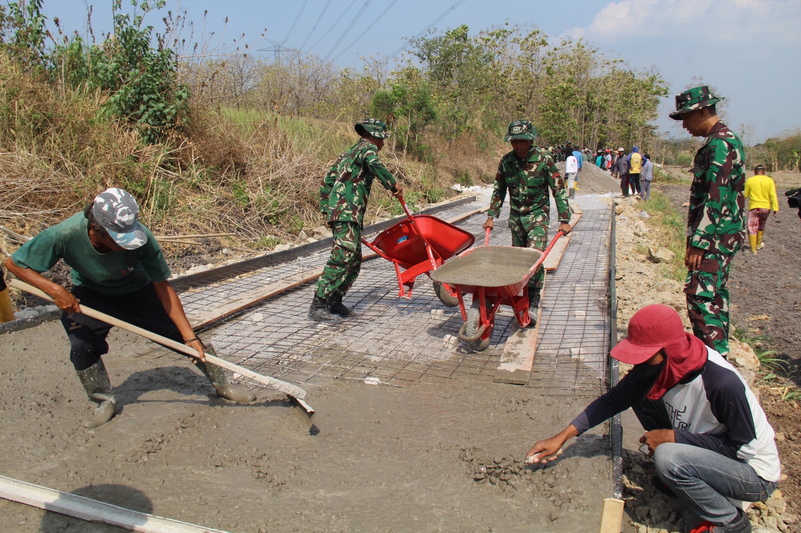 Betonisasi Jalan Sasaran Utama TMMD Reguler Ke-130 Kodim 0723/Klaten