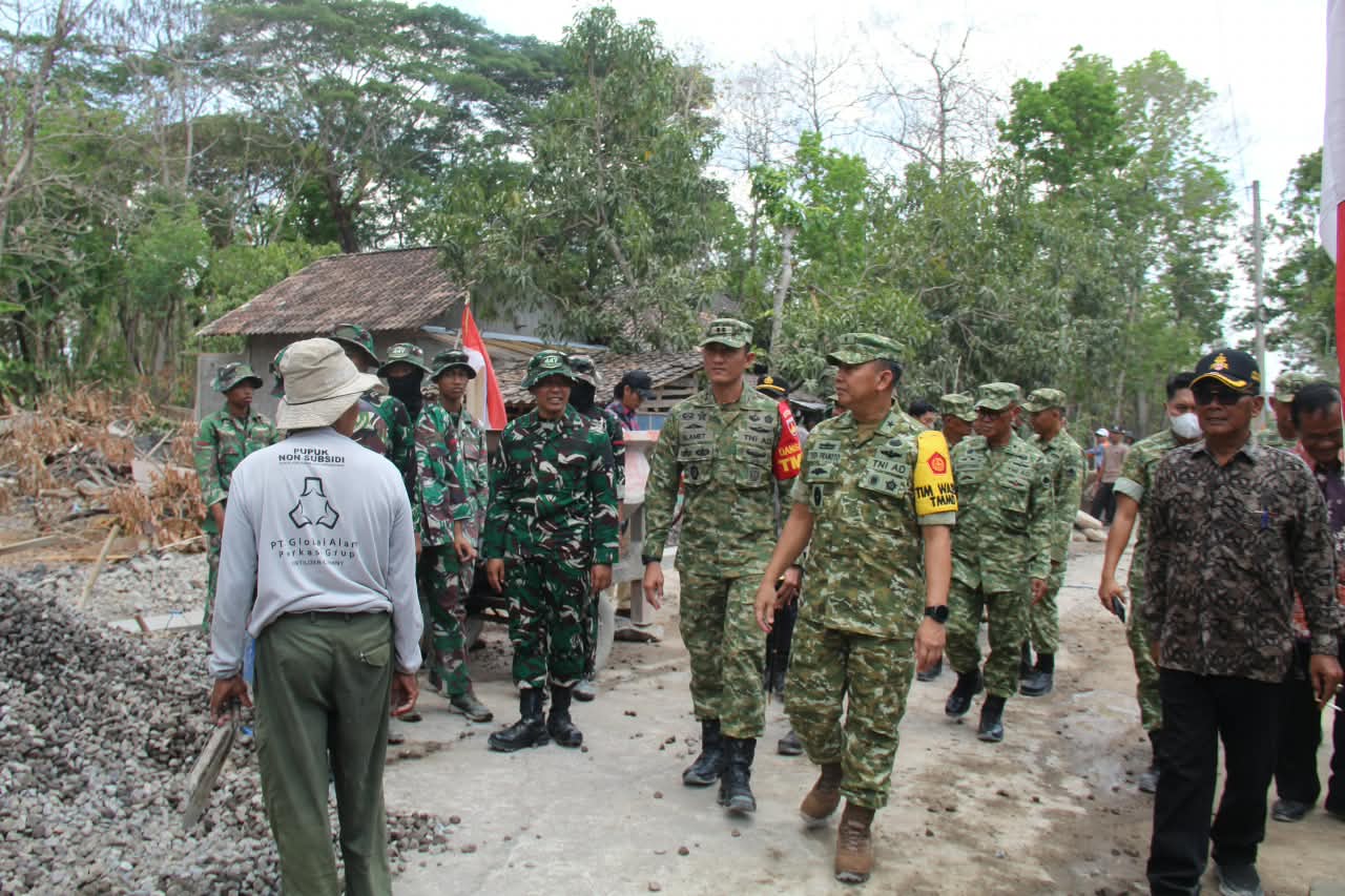 Tim Wasev Mabesad Tinjau Pelaksanaan TMMD Reguler ke-130 Kodim Klaten di Desa Trucuk